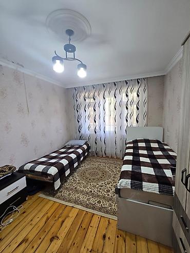 memar ecemi 3 otaqli evler: Salam. Ev uzunmüddətli verilir. Neftçilər metrosu ilə 400 metr — 5