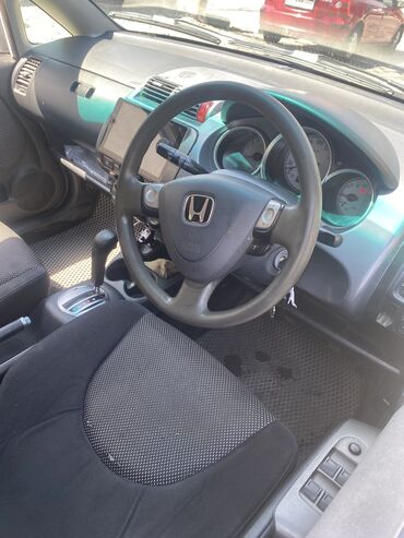 авто с последующим выкупом фит: Honda Fit: 2001 г., 1.5 л, Вариатор, Бензин, Хэтчбэк