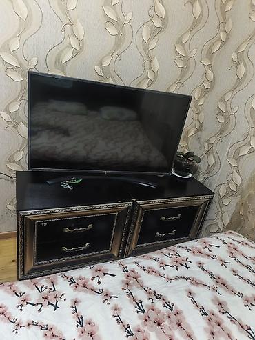 TV altlığı: TV altlığı/komod dəsti - Rəng: qara, qızılı naxışlı haşiyələr - — 1