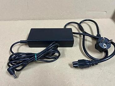 Adapteri i punjači za laptop: Sony AC adapter za laptop – model VGP-AC19V24 - Izlaz: 19.5V ⎓ 4.7A — 2