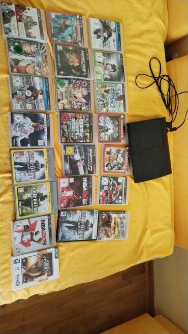 jaknica m: PlayStation 3 u odlicnom stanju, sa 22 original igrice na diskovima