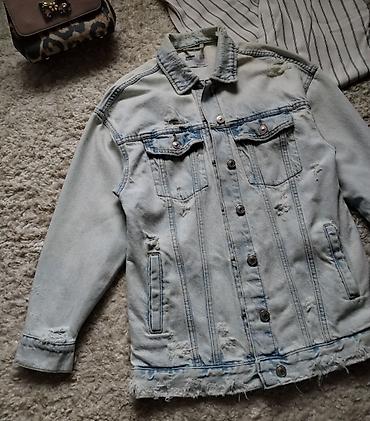 pull and bear ranac: BERSHKA isfazonirana teksas jakna u svetlo plavoj boji. Veličina XS — 4