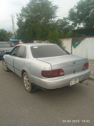 машины таета: Toyota Camry: 1997 г., 2.2 л, Механика, Бензин, Седан
