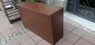 Stolovi: -Pult se izradjuje se od Univera u beloj boji debljina ploce je — 4