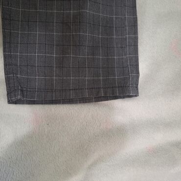 Pantalone: Prodajem slim fit pantalone udobne savrsene za izlaske poslovne i — 6