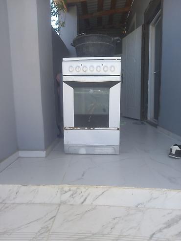 Qaz sobası və soba bölməsi - Marka: Indesit (pult panelində loqo