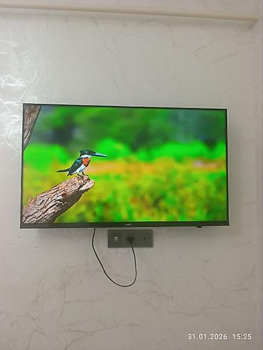 Телевизоры: Телевизор KIVI (надпись на рамке) с тонкими рамками, настенное — 1