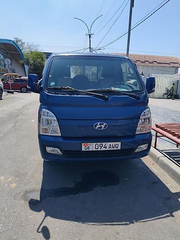 h 100: Hyundai Porter II (бортовой малотоннажный грузовик), синий цвет. - — 1