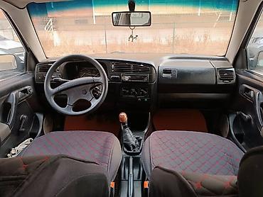 Volkswagen: Volkswagen Golf: 1993 г., 1.8 л, Механика, Бензин, Хэтчбэк — 10