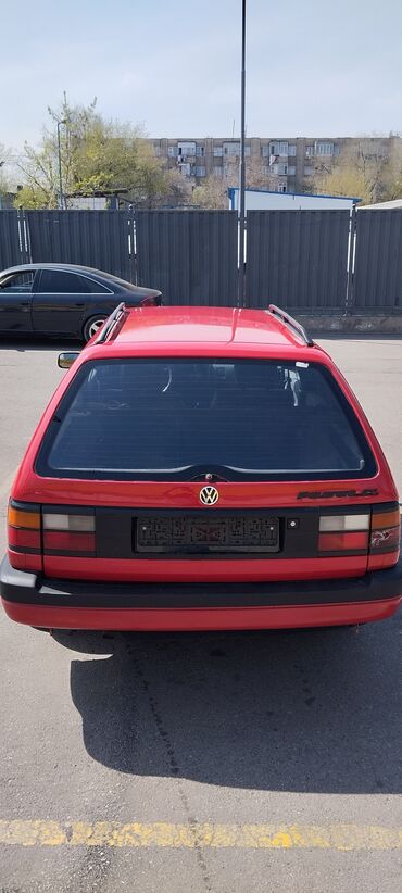 folksvagen passat: Volkswagen Passat: 1990 г., 1.8 л, Механика, Бензин, Универсал