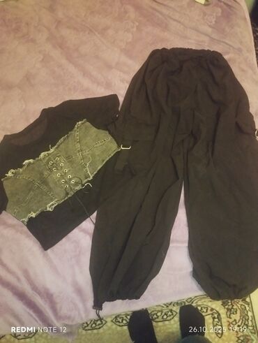 Köynək və bluzalar: Köçle bağlı satılır ucuz qiymətə maksimum 3 edəd 20 manata tek tekde -da lalafo.az — 3 Köynək və bluzalar: Köçle bağlı satılır ucuz qiymətə maksimum 3 edəd 20 manata tek tekde — 3