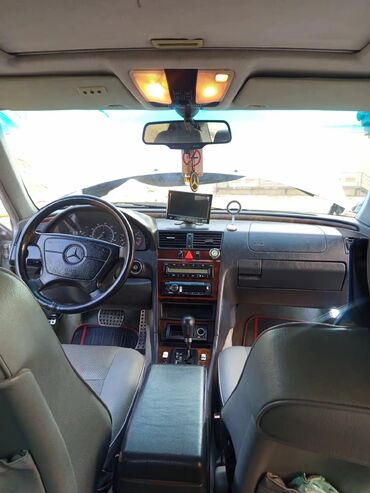 Mercedes-Benz: Mercedes-Benz 230: 2.3 l | 1997 il Sedan — 6