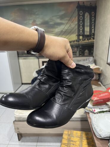 Мокасины и лоферы: Женская обувь чистая кожа почти новая цена 2000