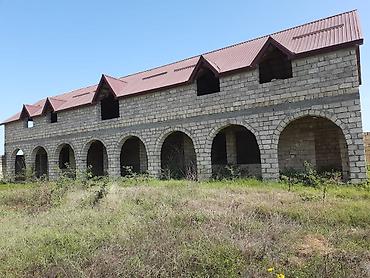 şahdağ nabran: Satış üçün: geniş torpaq sahəsində yerləşən böyük daş tikili. 12sot — 1
