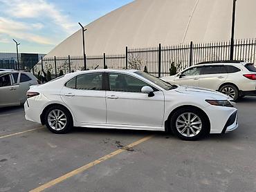 Toyota: Toyota Camry: 2022 г., 2.5 л, Вариатор, Гибрид, Седан — 7