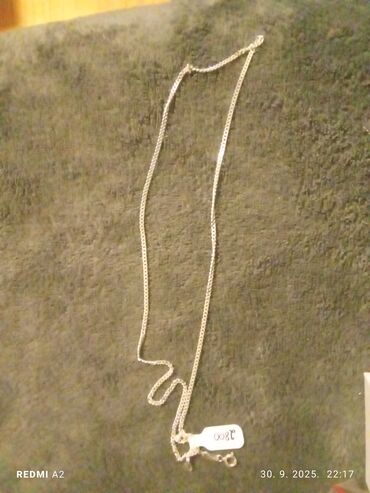 Prstenje: Srebrne minđuše sa kukicom i privjeskom u obliku suze. Centralni deo na lalafo.rs — 33 Prstenje: Srebrne minđuše sa kukicom i privjeskom u obliku suze. Centralni deo — 33