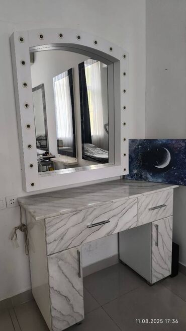 Əla vəziyyətdə, ev və salon üçün yararlıdır