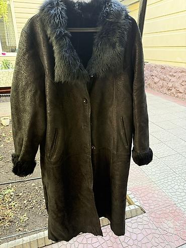 Длинная женская дублёнка из тёмно‑коричневой овчины с меховой at lalafo.kg Длинная женская дублёнка из тёмно‑коричневой овчины с меховой