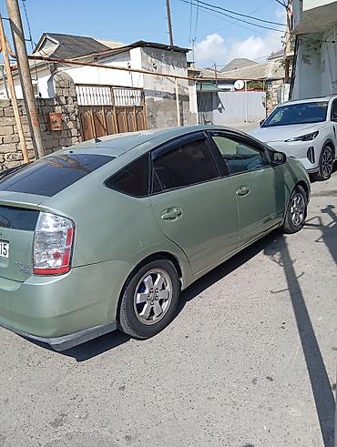Toyota: Toyota Prius (2-ci nəsil) hibrid hatchback - Kuzov: 5 qapılı — 4