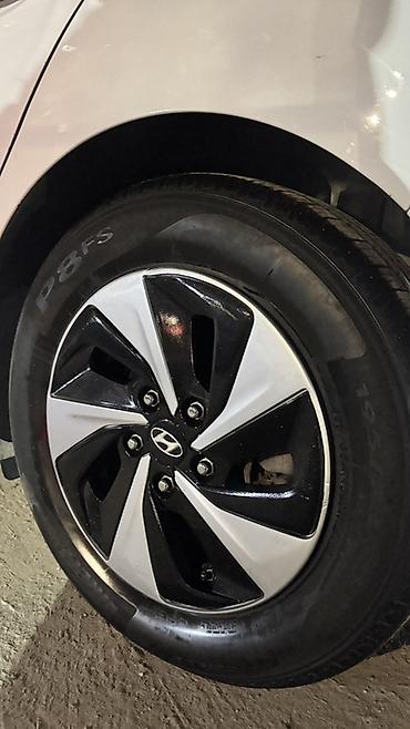 camry universal: Hyundai Ioniq: 2017 г., 1.5 л, Автомат, Гибрид, Хэтчбэк — 2