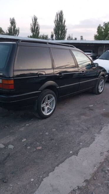 Volkswagen: Volkswagen Passat: 1992 г., 2 л, Механика, Бензин, Универсал — 3