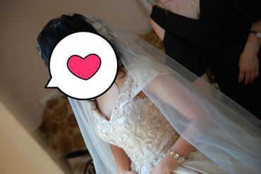 свадебные б у: Свадебное платье, размер s-m. корсет.очень красивое. ручная вышивка