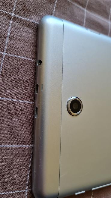 Tableti: Acer Iconia tablet – bela prednja strana, srebrna zadnja maska sa — 6