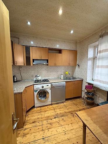 3 korona: İcarəyə verilir 3 otaqlı köhnə tikili 72 m², Gənclik m. 950 AZN/ay 3 — 6
