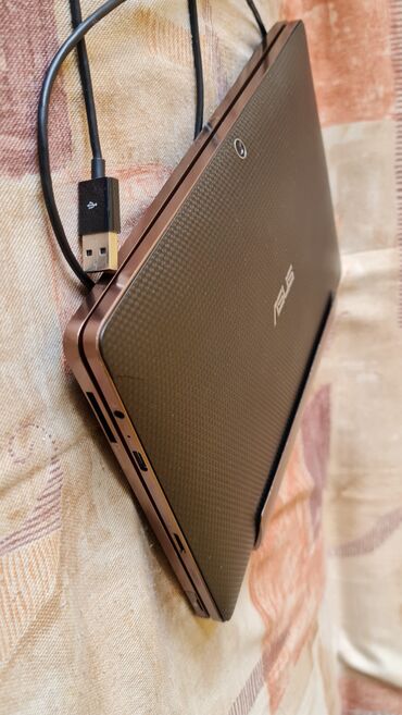 ASUS: ASUS Transformer Book – hibridni uređaj (tablet + dok tastatura) kao — 12