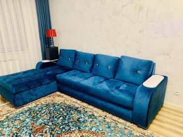 Диваны: Продаю трехметровый угловой диван, раскладывается с большим ящиком
