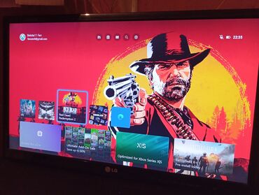 детские жилетки с капюшоном: Ağ rəngli Xbox Series S konsolu. Konsolun ön tərəfində böyük qara