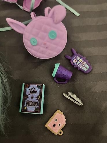 oyuncaq masınlar: Monster High – Sleepover Party doll seti. Xüsusiyyətlər: - Personaj — 3