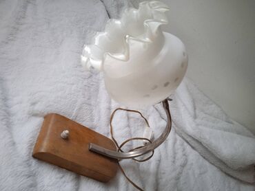 stona lampa: Antikvitet lampa sa rezbarenim staklom stara 50' Stara stona lampa