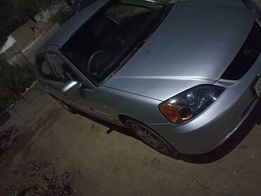 хондо цивик: Серебристый седан Honda Civic, представленный в объявлении, отличается