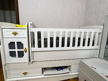 matrasi: Ustunde yastig bortik matras verilir bir problemi ushag qapisin qirib — 1