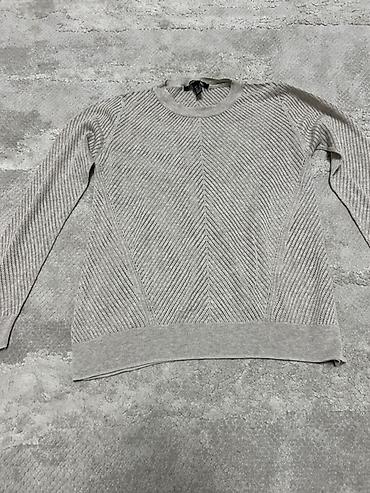 Другая женская одежда: Женская одежда — набор из 4 единиц 1) Светло‑серый вязаный джемпер - — 1