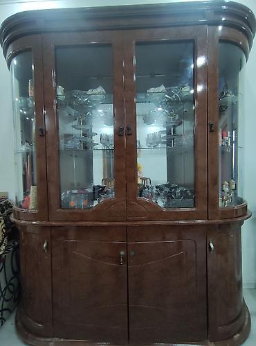 Bufetlər: TƏCİLİ SATILIR: Klassik dizaynlı vitrin-bufet - Material: bərk ağac — 1