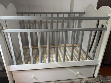 Мебель: Детская односпальная кровать, Б/у, Для девочки, Для мальчика, С матрасом, Дерево, Самовывоз