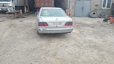 Mercedes-Benz: Mercedes-Benz E‑Class (W210) sedan - Kuzov: sedan, gümüşü rəng - — 7