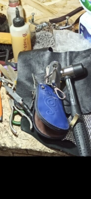 Аксессуары: Кожаный чехол синего цвета с тисненым узором,был утерян в районе