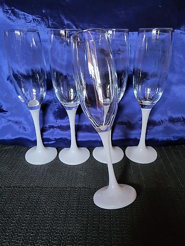 Čaše: Case,nove,vintaz za vino. Case za vino,sve na njima odsjaj od svetla — 5