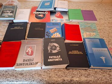 Kitablar, jurnallar, CD, DVD: Tibbi kitablar tam olaraq pulsuz verilir. Rezidenturaya