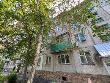 квартиры в городе токмок: 3 комнаты, 58 м², 104 серия, 1 этаж, Старый ремонт