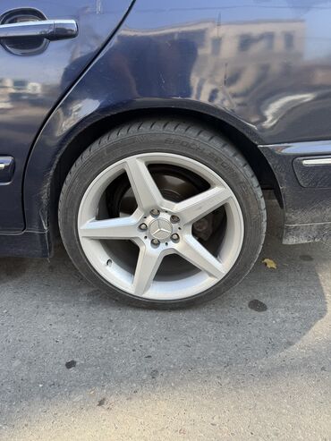 автомобиль продается: Mercedes-Benz E-Class: 2001 г., Автомат, Бензин, Седан