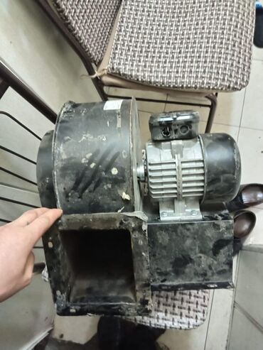 Soyuducu vitrinləri: Manqal havalandirma aparati.satilir 280azn unvan