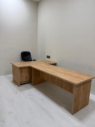 Ofis dəst mebeli: Ofis mebelləri dəsti - Resepsiyon stolu: Ön hissəsi ağ və taxta — 1