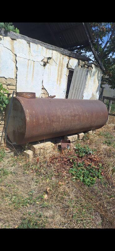 LDV: Metal /su çəni - Material: qalın divarlı polad - Forma: silindrik