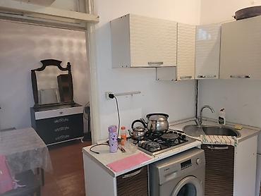 iceri seher: Kirayə üçün kiçik studiya tipli yaşayış yeri. Hamamtualet.,balkon — 2