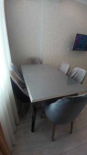 boz metbex mebelleri: Qonaq otağı üçün, İşlənmiş, Açılan, Dördbucaq masa, 6 stul — 1