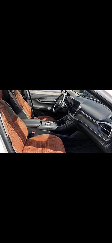 ford maşın: BYD Qin Plus DM-i (ağ sedan) – plug-in hibrid Xüsusiyyətlər: - GCU — 3